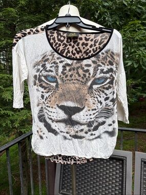 Flair White Leopard Face Graphic Women's Top sheer back sz L